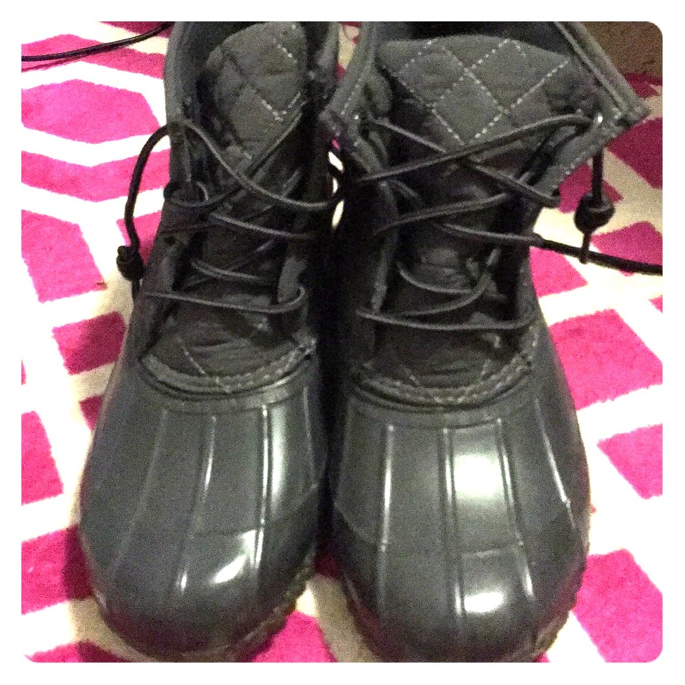 Size small boots great for rainy or snowy weather
